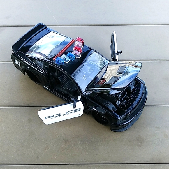 2 Police cars - Picture 7 of 10